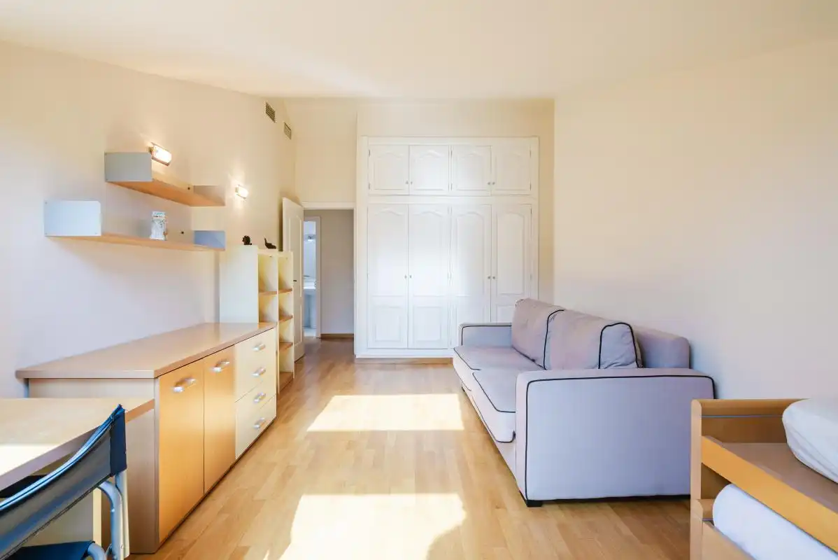 Sala d'estar de Dúplex de lloguer en Marbella amb Aire condicionat, Calefacció i Jardí privat