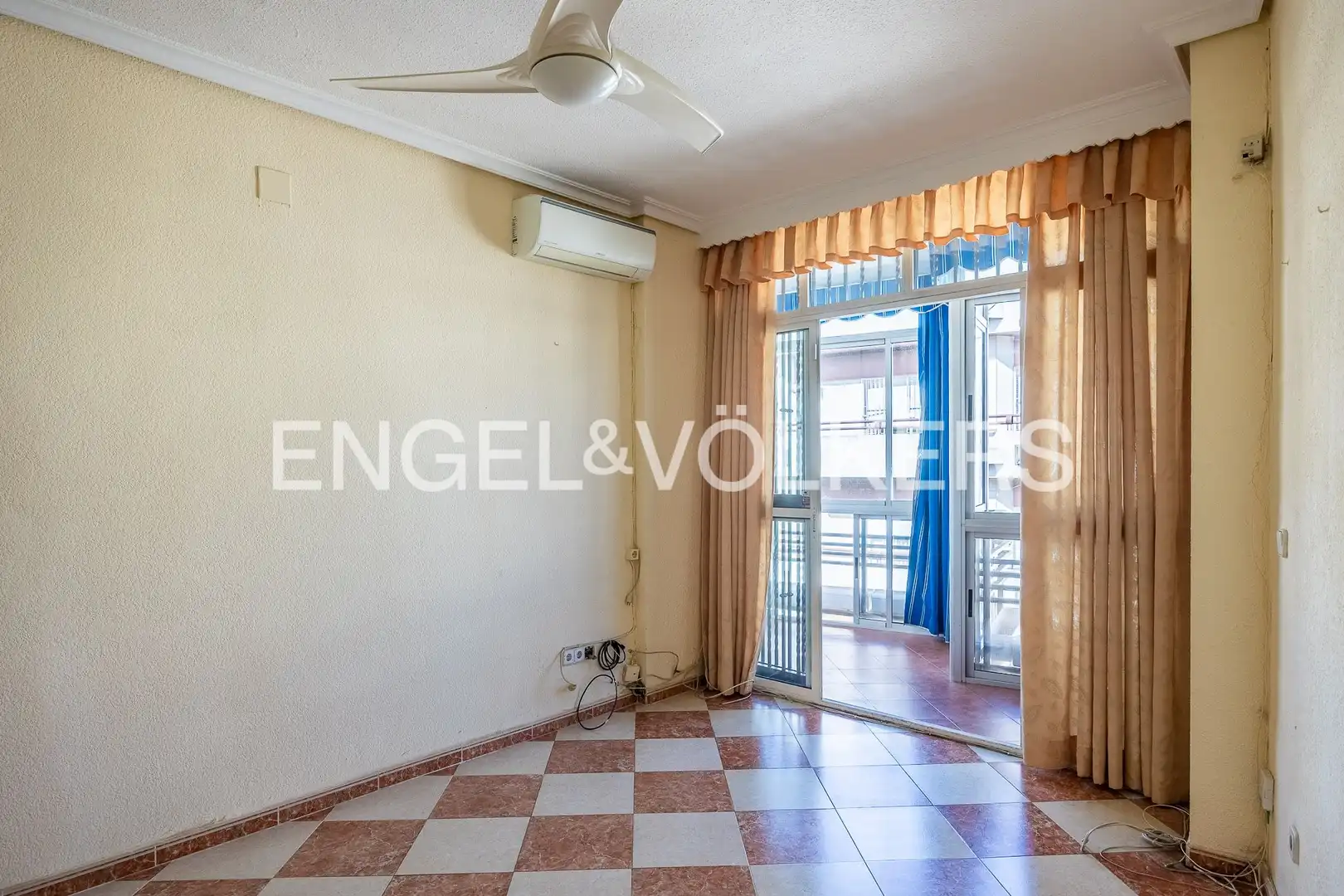 Balcony of Flat for sale in Sevilla  with Heating, Terrace and Storage room