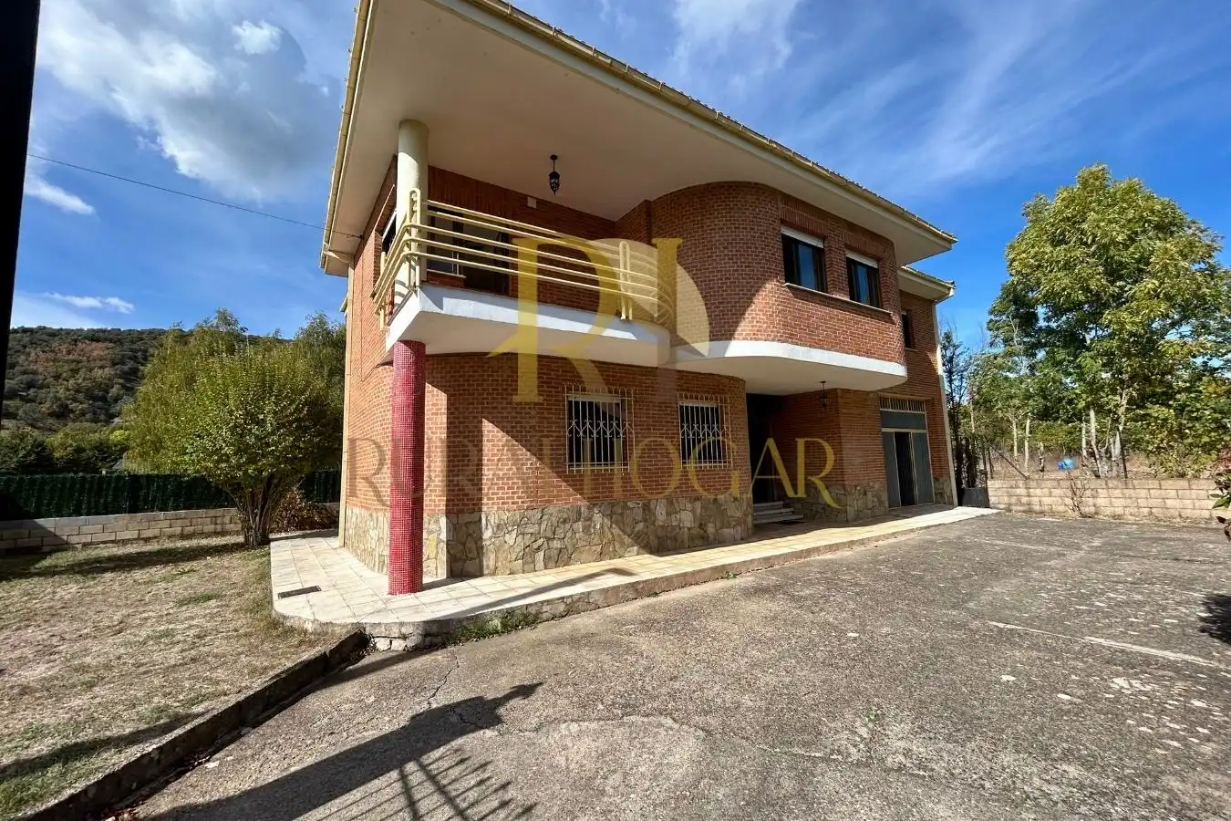 Vista exterior de Casa o chalet en venta en Matallana de Torío con Terraza
