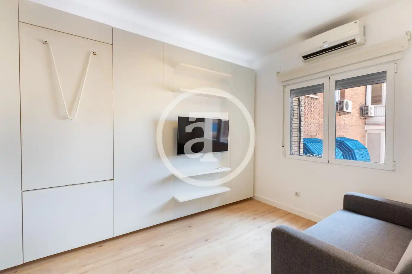 Living room of Study for rent in Madrid  with Air Conditioner, Heating and Furnished