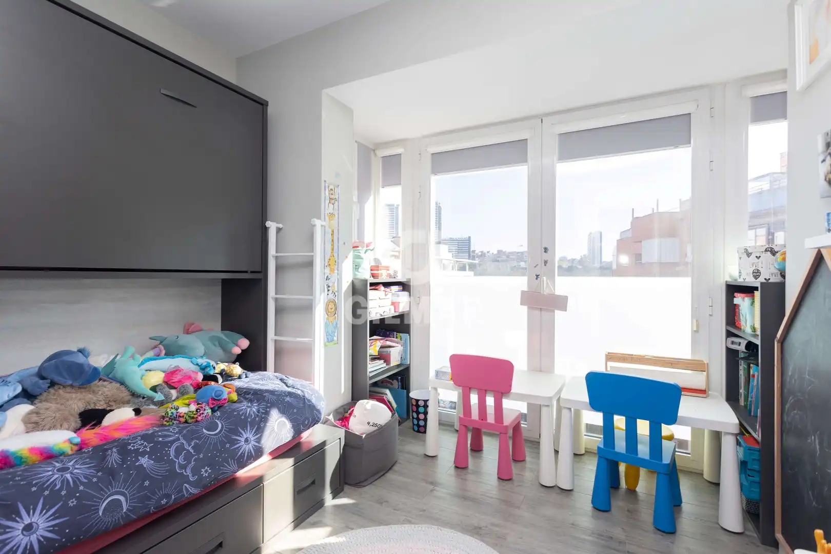 Bedroom of Attic for sale in Madrid  with Heating, Private garden and Storage room