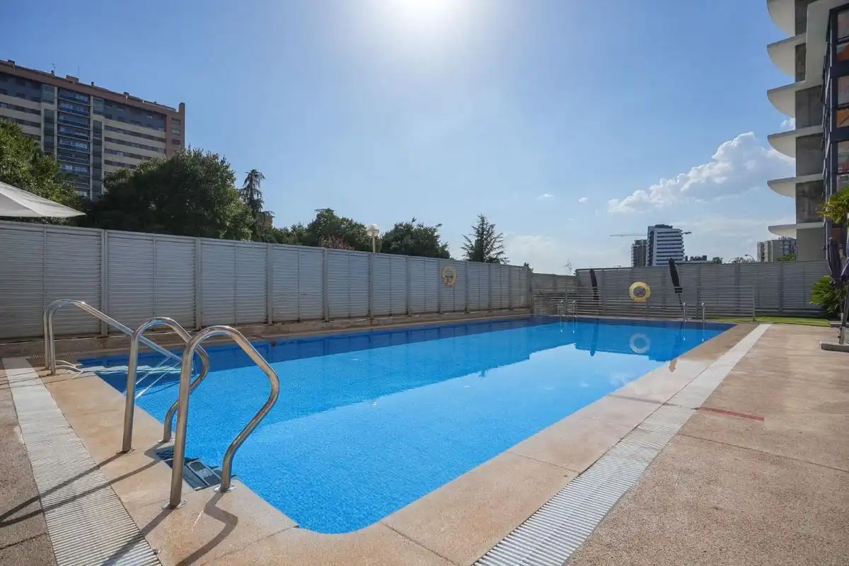 Piscina de Dúplex de lloguer en Madrid amb Aire condicionat, Calefacció i Terrassa