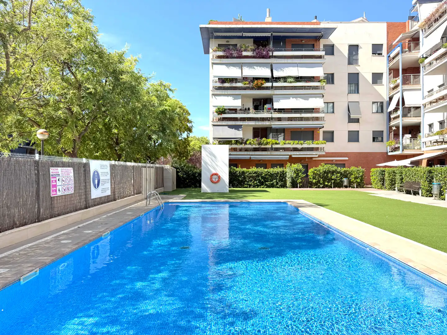 Appartement compact avec piscine à vendre à Avinguda Horta de Santa Maria