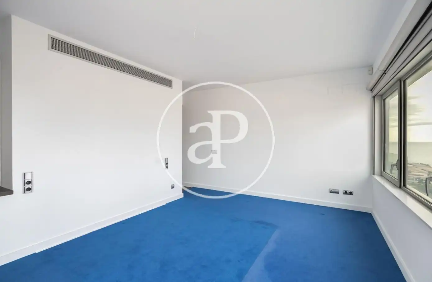 Bedroom of Attic for sale in Barcelona  with Air Conditioner, Heating and Terrace