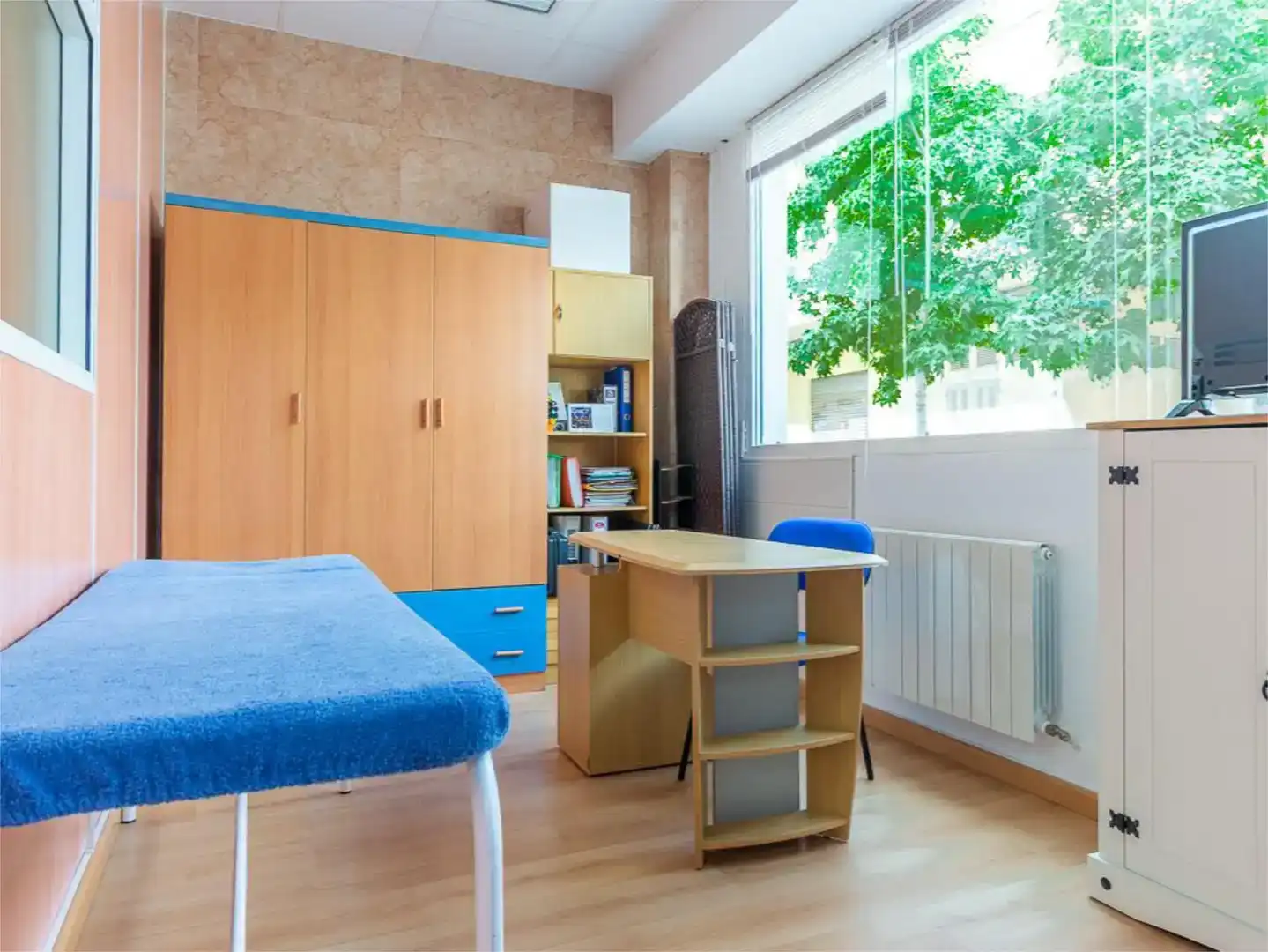 Habitación de Local en venta en Benicasim / Benicàssim con Aire acondicionado, Parquet y Amueblado