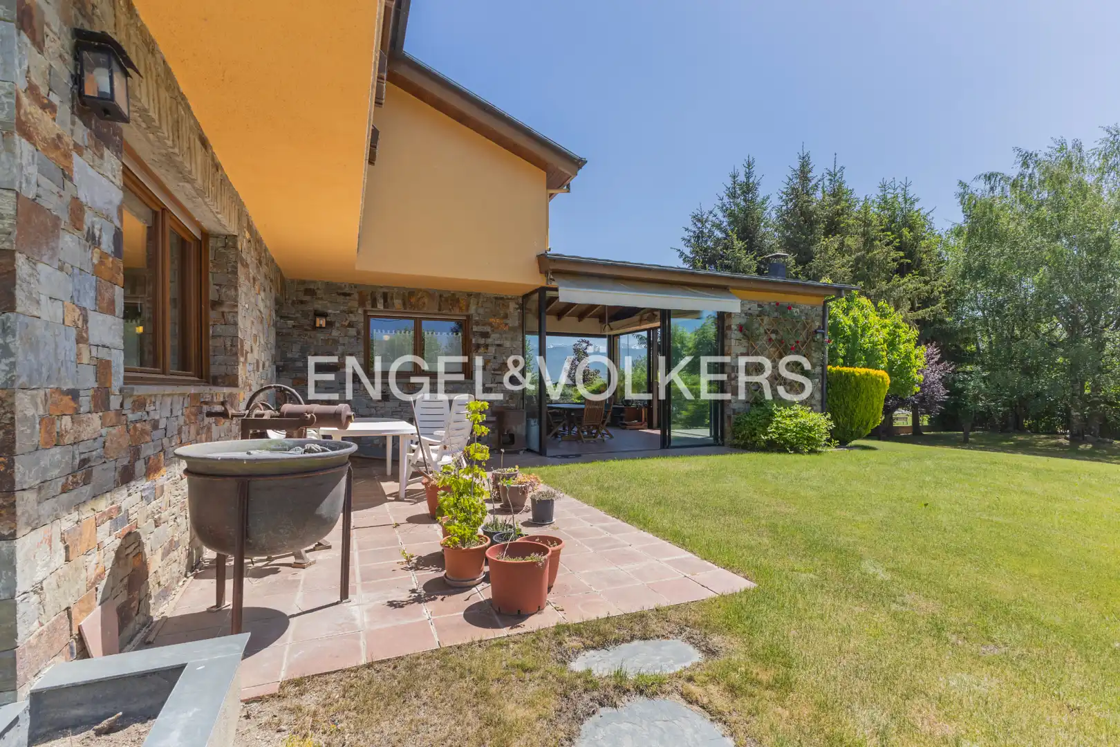 Terrassa de Casa o xalet en venda en Puigcerdà amb Calefacció, Jardí privat i Parquet