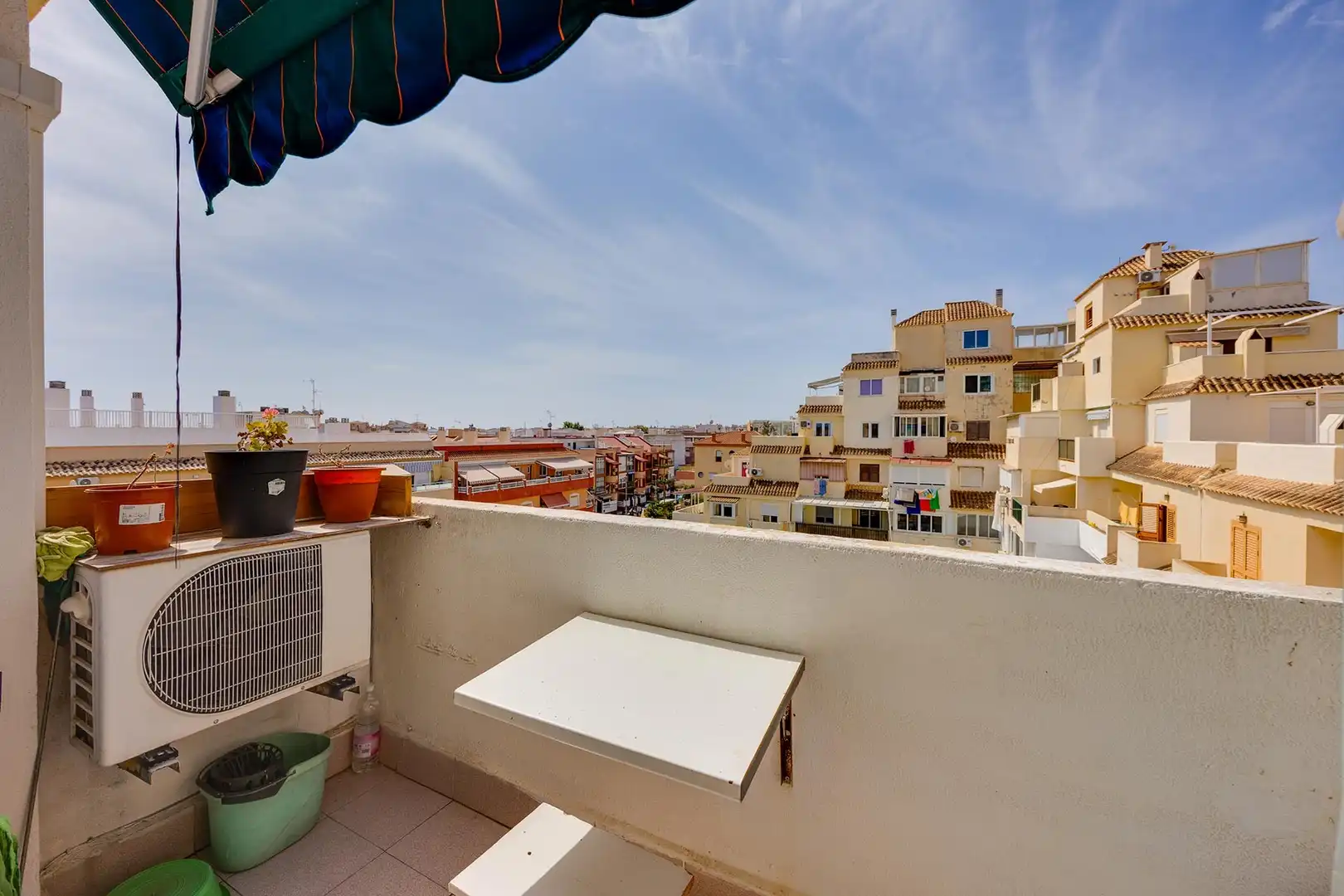 Balcony of Apartments for sale in Torrevieja  with Air Conditioner, Balcony and Community pool