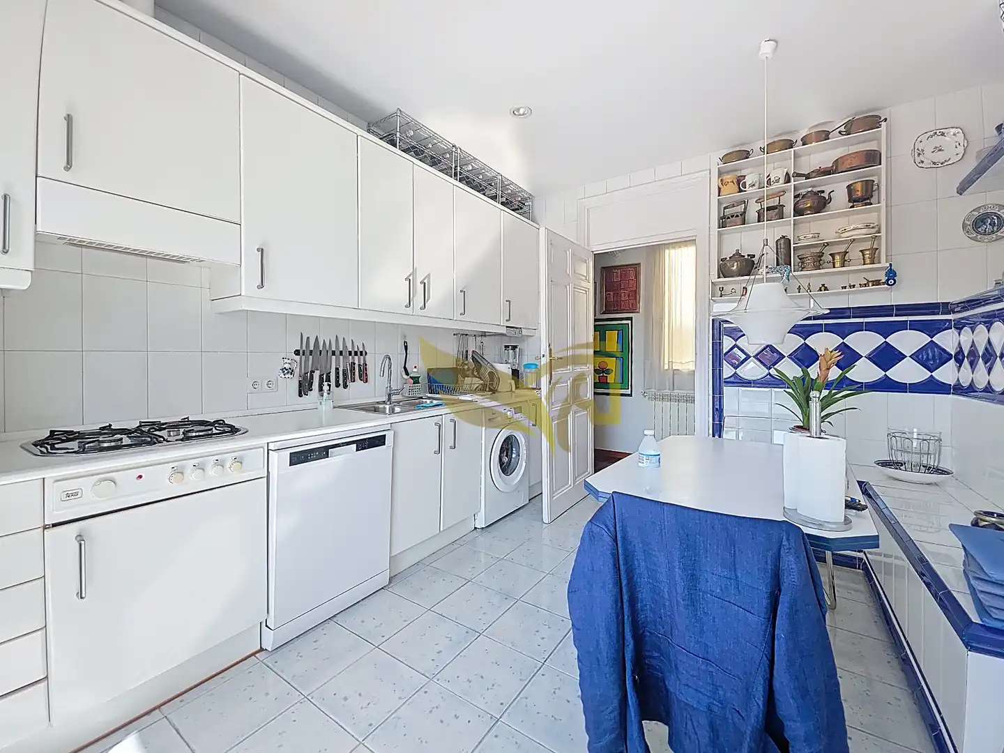 Cuina de Àtic en venda en Madrid amb Aire condicionat, Calefacció i Jardí privat