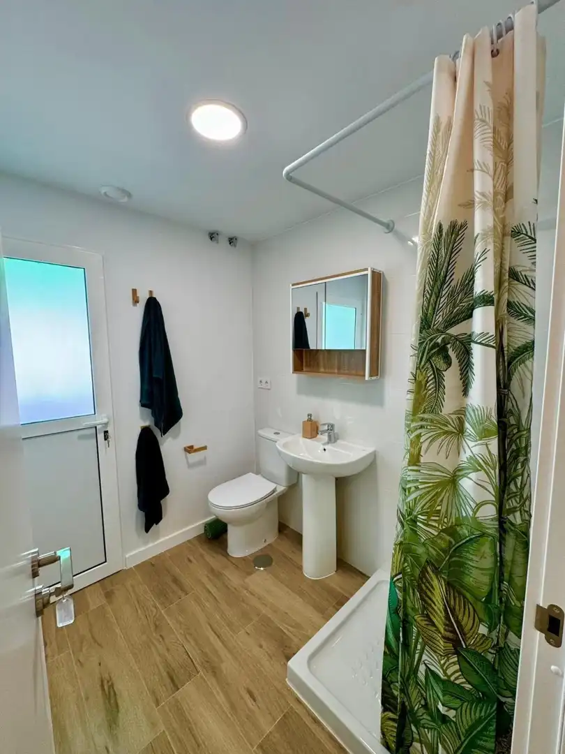 Baño de Piso en venta en Benidorm con Calefacción, Amueblado y Balcón
