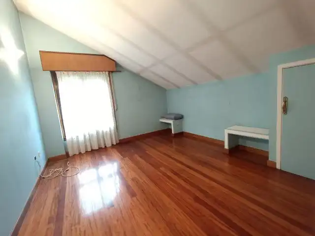 Habitación de Casa o chalet en venta en Vigo  con Calefacción, Jardín privado y Parquet