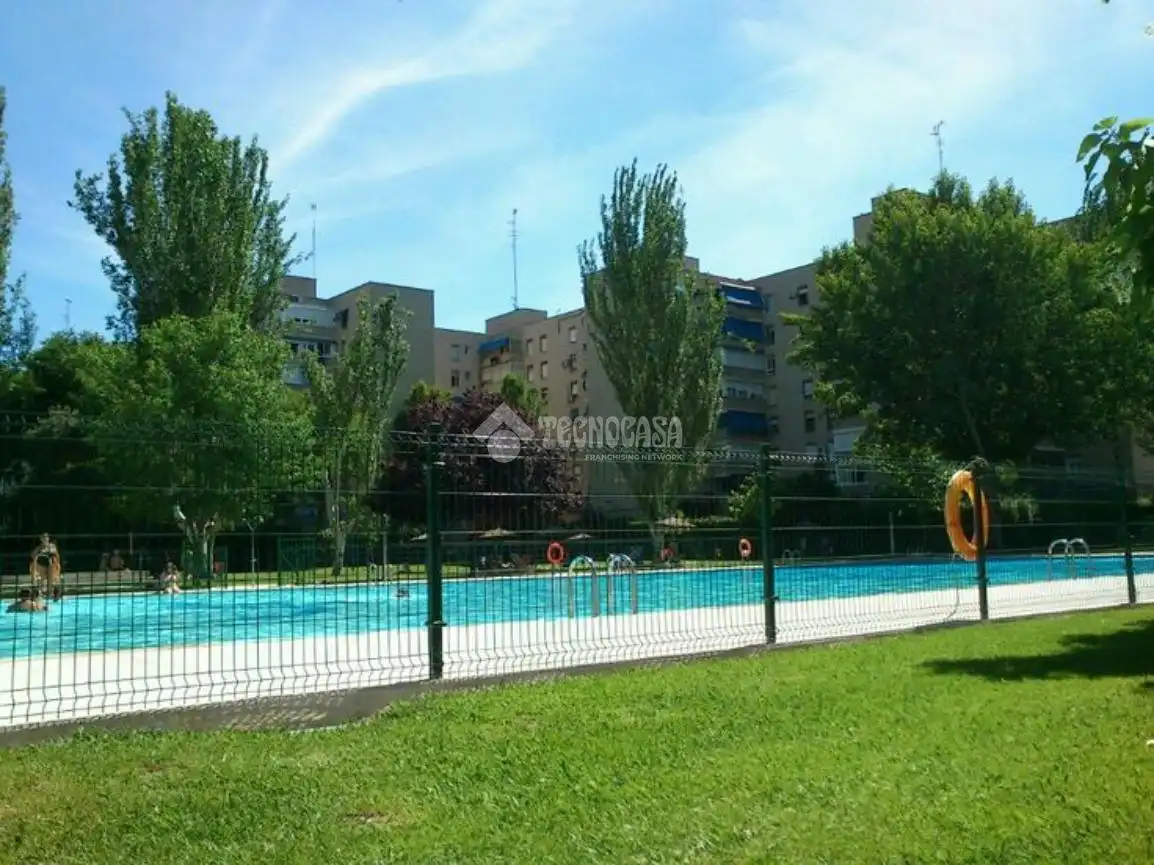 Piscina de Pis en venda en Móstoles amb Calefacció, Parquet i Terrassa