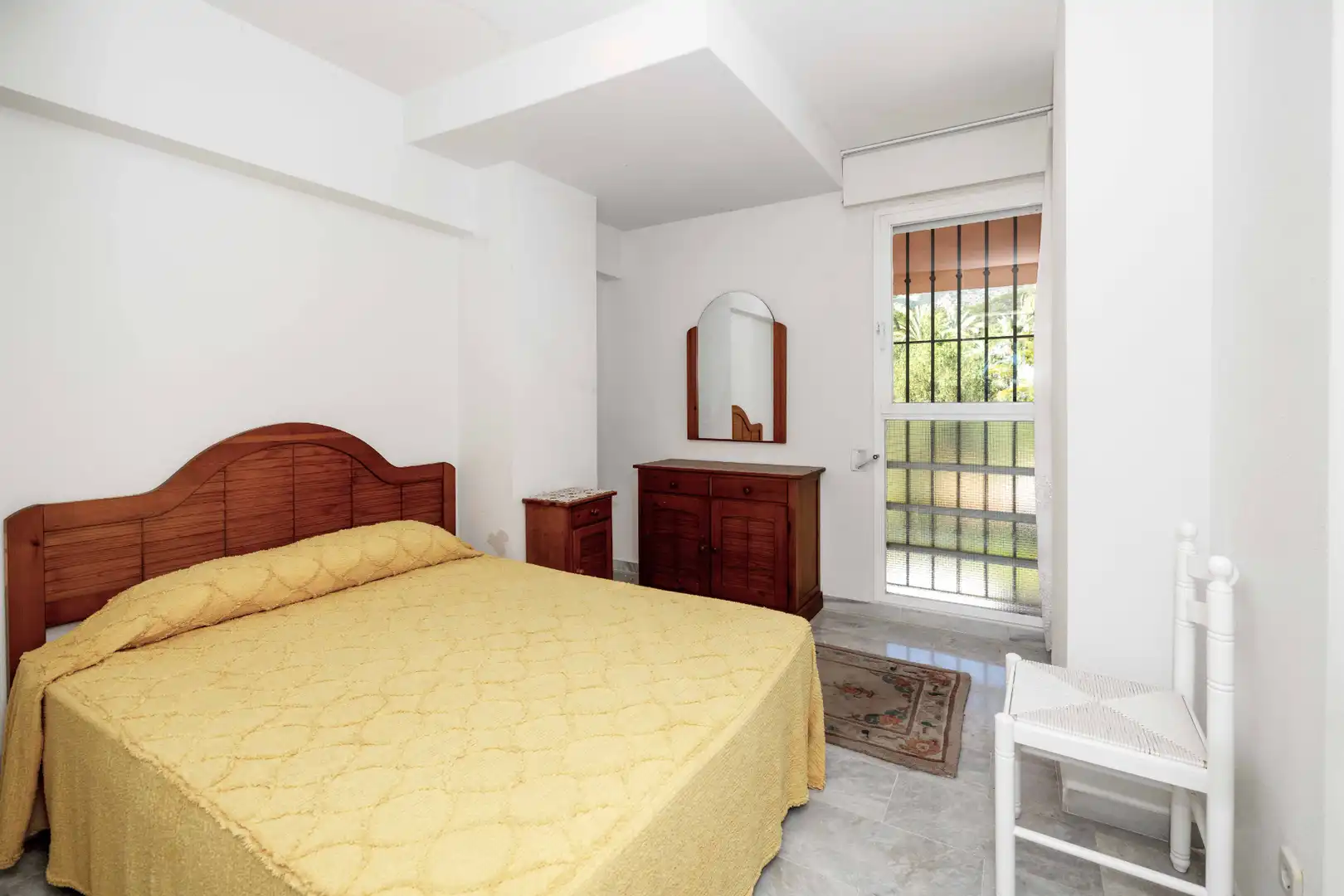 Habitación de Dúplex en venta en Marbella con Terraza, Alarma y Piscina comunitaria