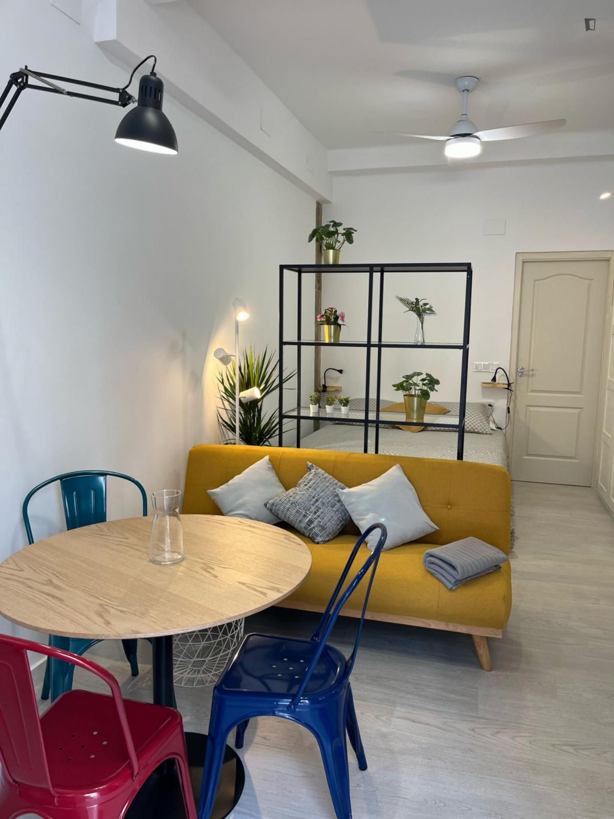 Study to rent in Torrefiel