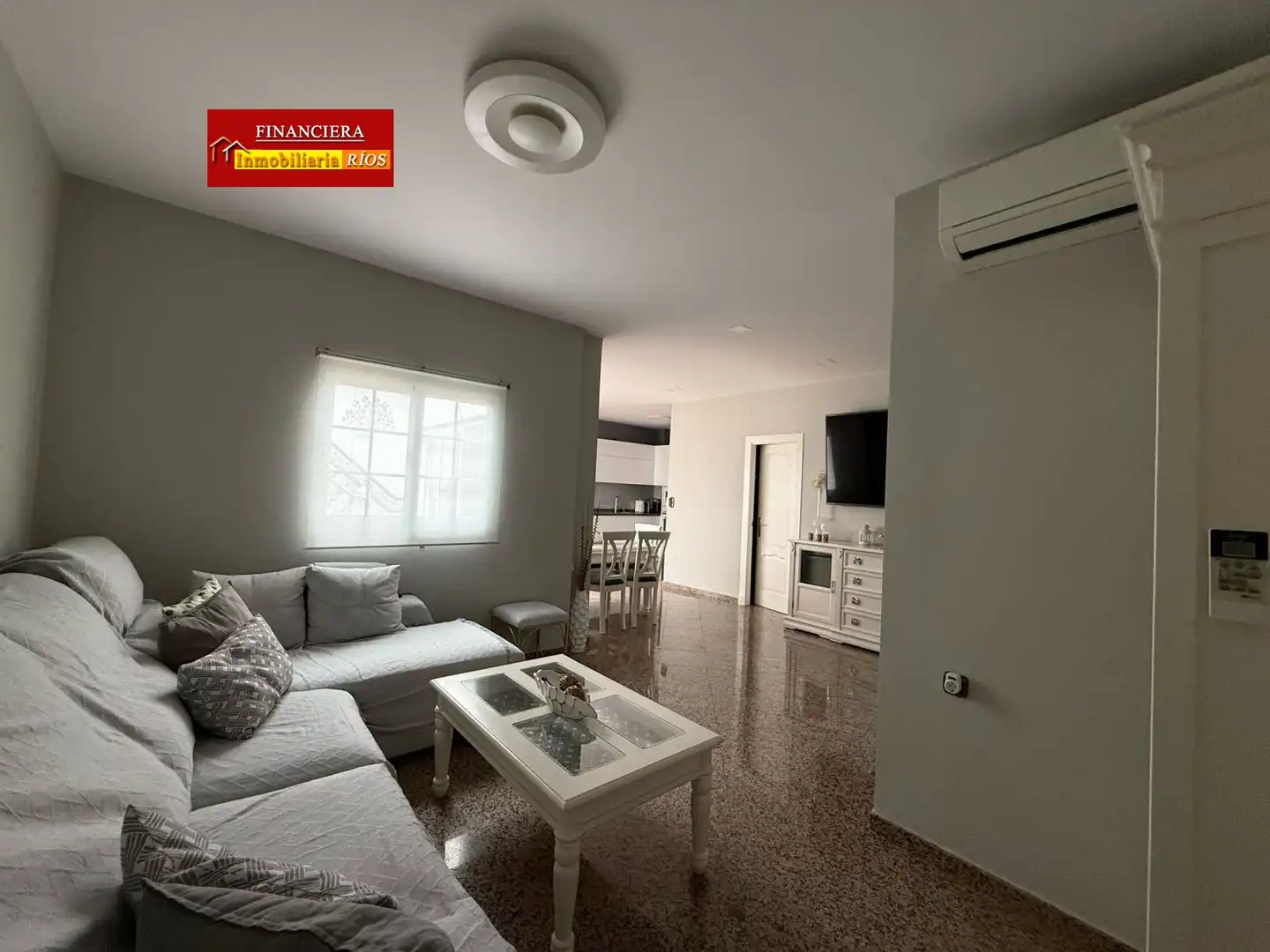 Vista exterior de Casa o xalet en venda en Alcalá de Guadaira amb Aire condicionat