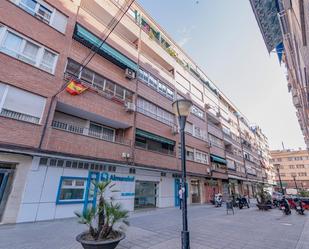 Vista exterior de Pis en venda en  Granada Capital amb Calefacció, Terrassa i Balcó