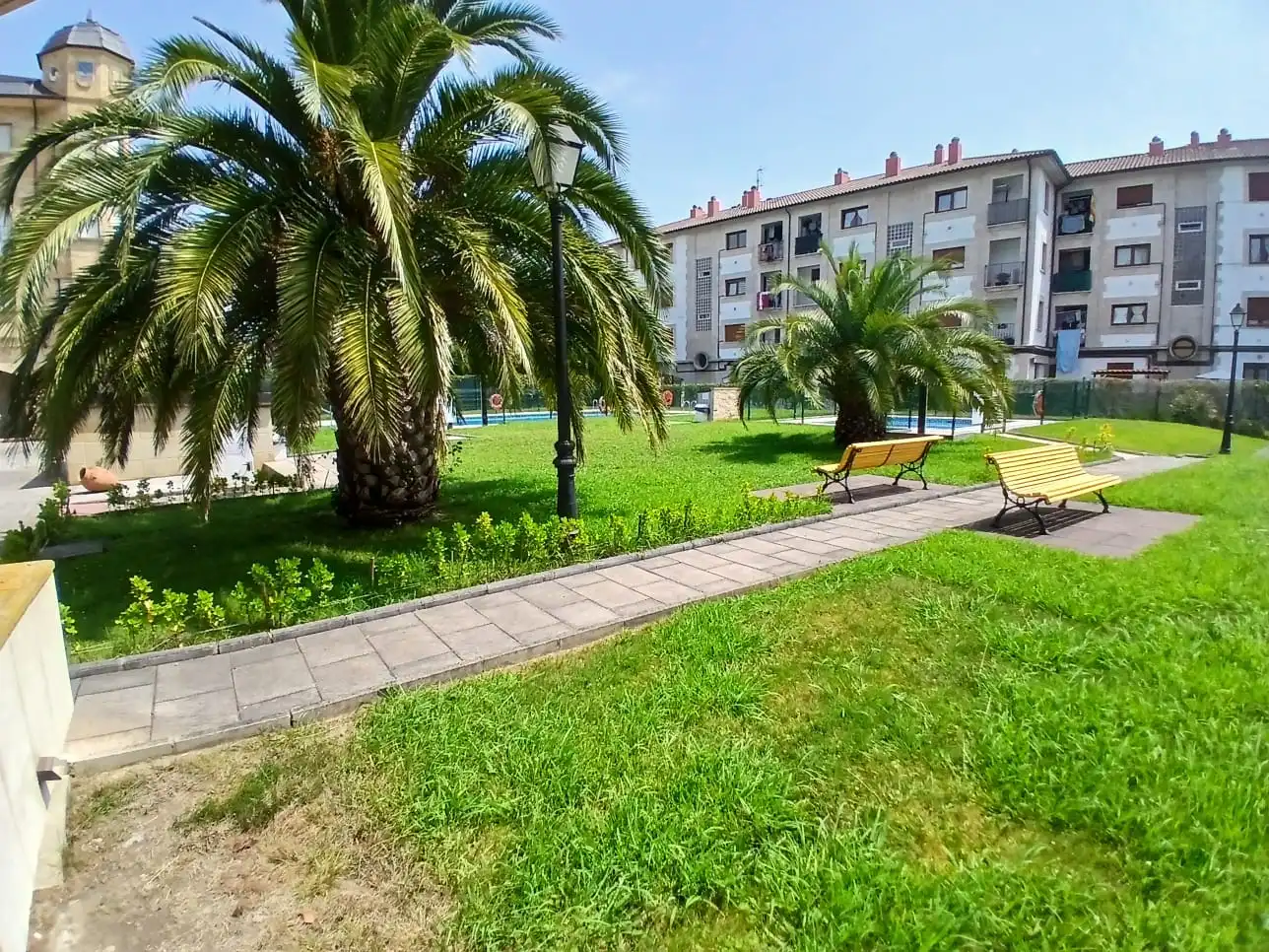 Vista exterior de Pis en venda en Bárcena de Cicero amb Calefacció, Moblat i Piscina comunitària
