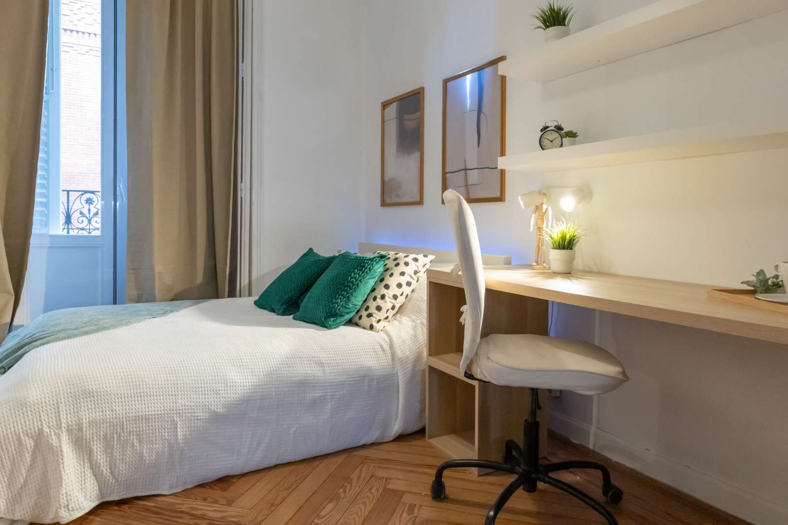 Bedroom of Flat to share in  Madrid Capital  with Air Conditioner and Terrace