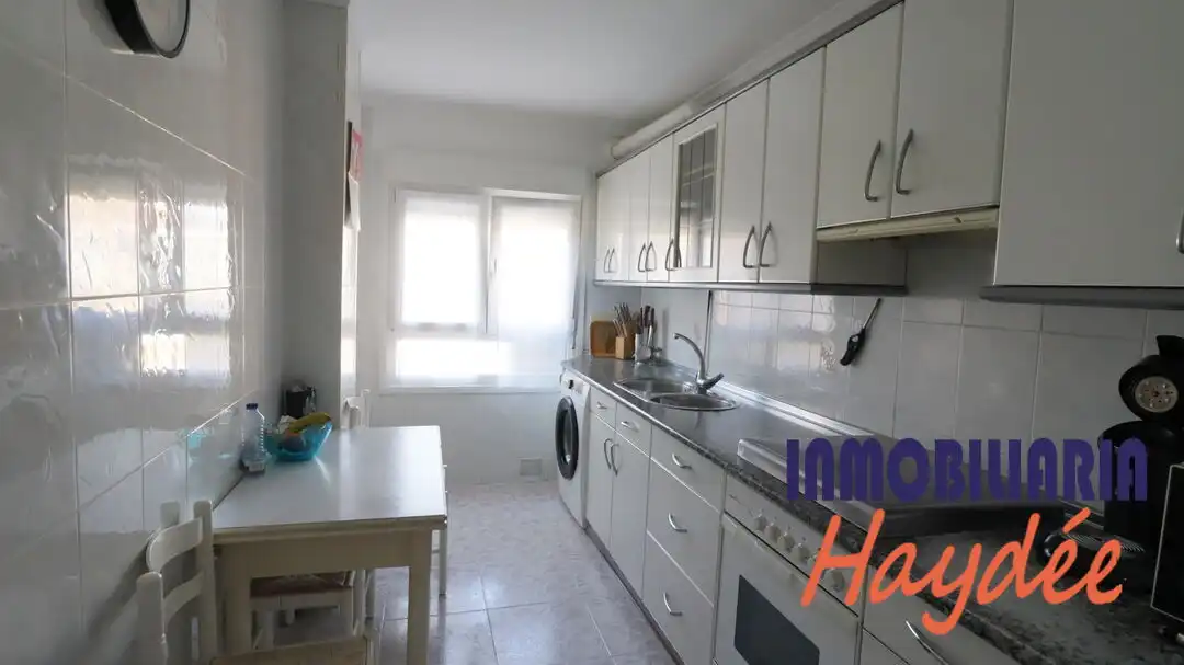 Küche von Wohnung zum Verkauf in Leioa mit Abstellraum und Balkon