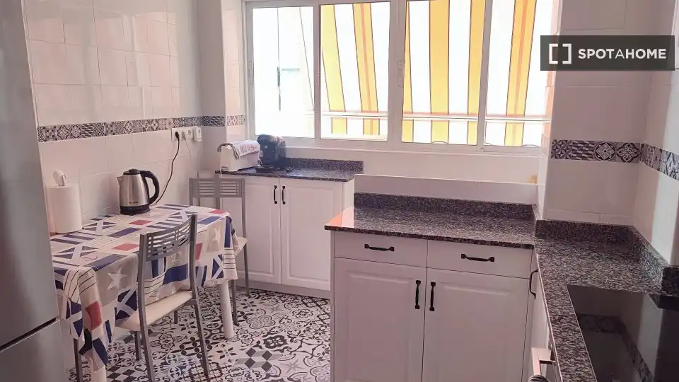 Kitchen of Flat for share in Málaga  with Air Conditioner, Terrace and Furnished