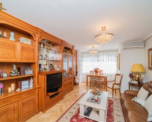 Living room of Flat for sale in Fuenlabrada  with Air Conditioner, Heating and Parquet flooring