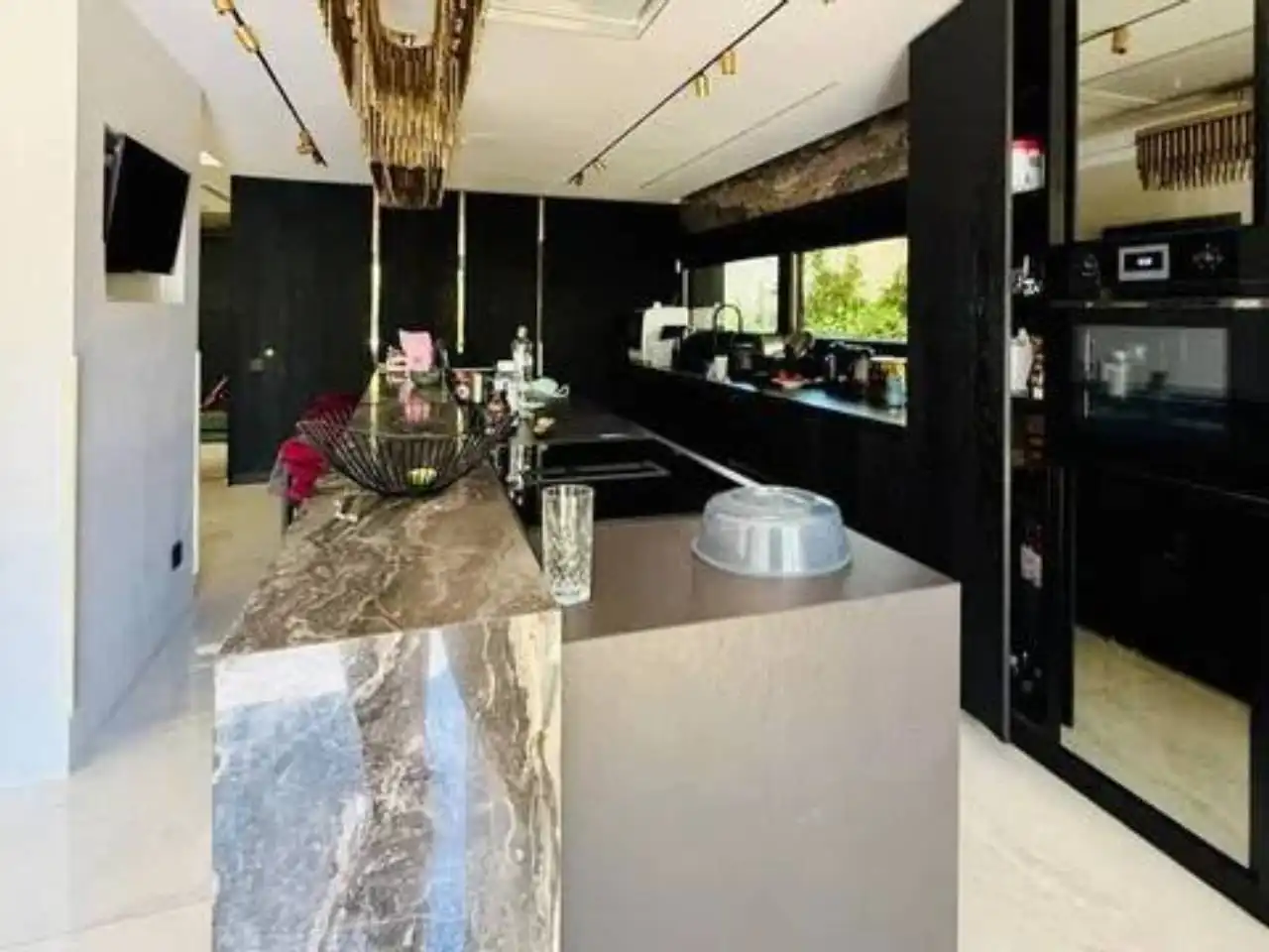 Cuina de Casa o xalet de lloguer en Pozuelo de Alarcón amb Aire condicionat, Calefacció i Jardí privat