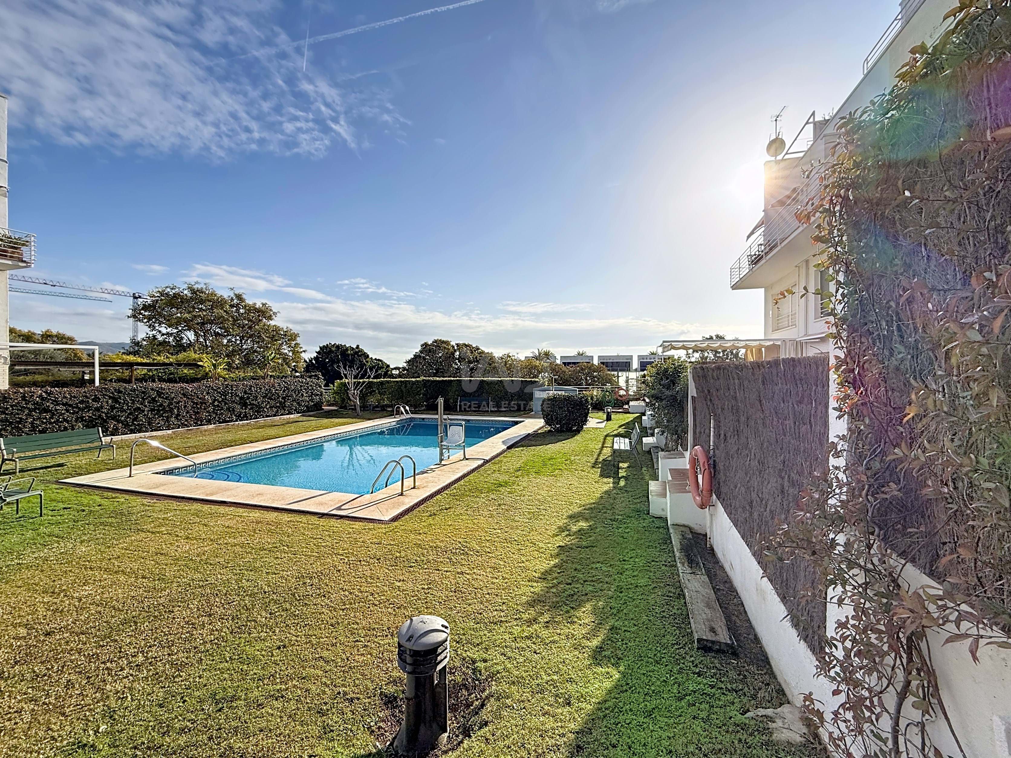 Swimming pool of Single-family semi-detached for sale in Sitges  with Air Conditioner and Heating