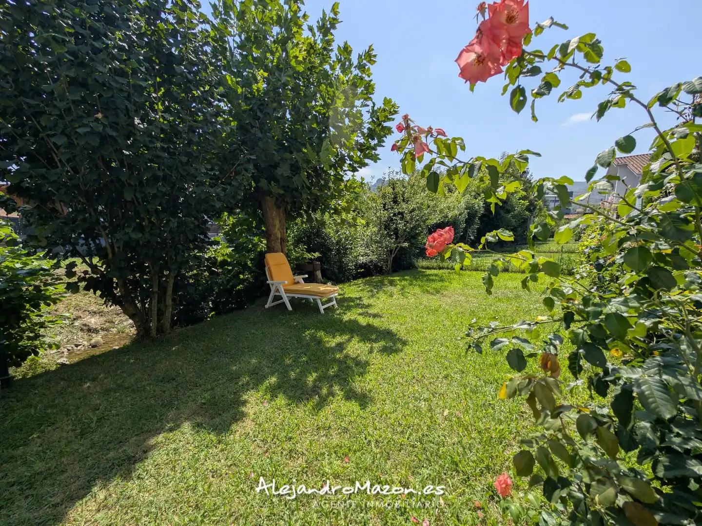 Garten von Einfamilien-Reihenhaus zum Verkauf in Castro-Urdiales mit Heizung, Privatgarten und Terrasse