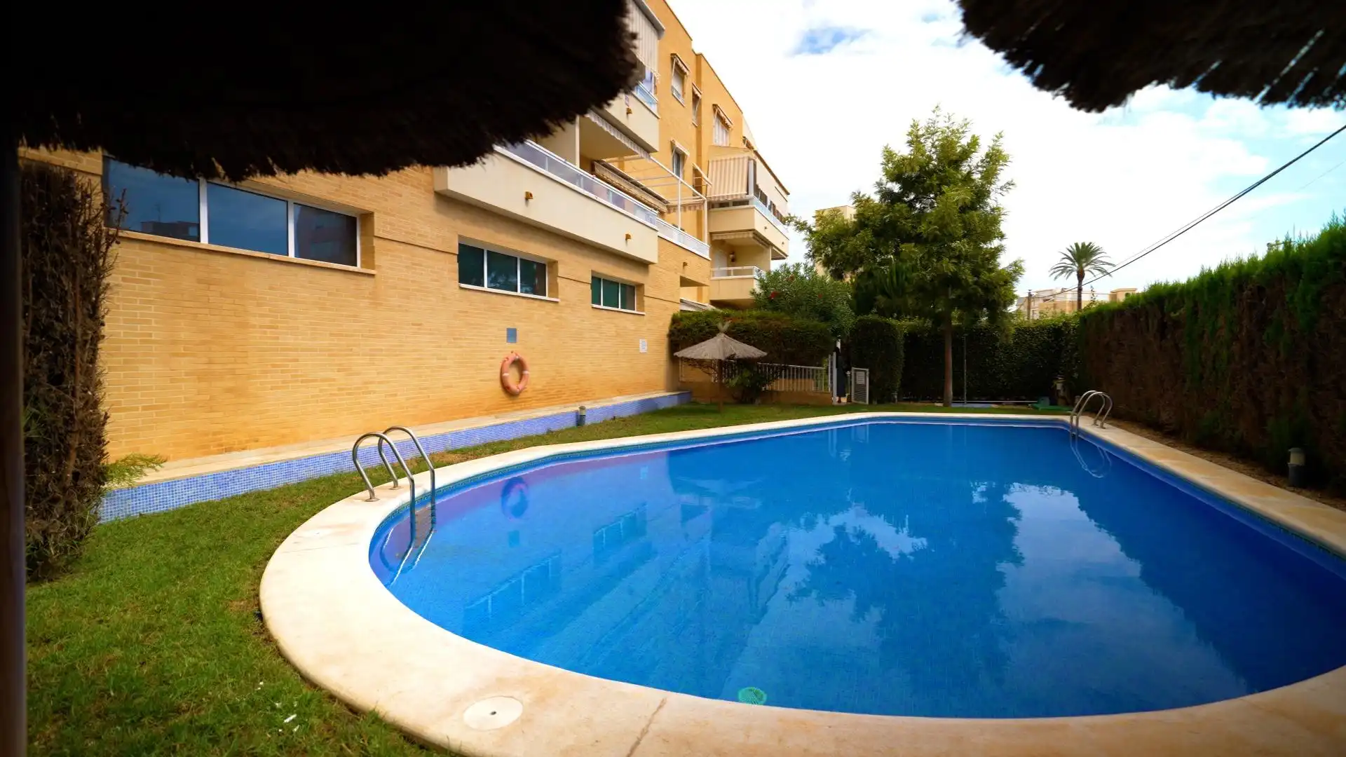 Piscina de Planta baja en venta en El Campello con Aire acondicionado, Calefacción y Jardín privado