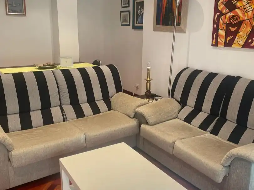 Wohnzimmer von Wohnung zur Miete in Noia