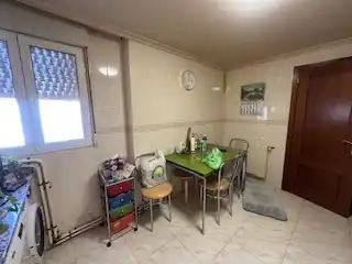 Cocina de Piso en venta en Valverde de la Virgen con Calefacción, Parquet y Terraza