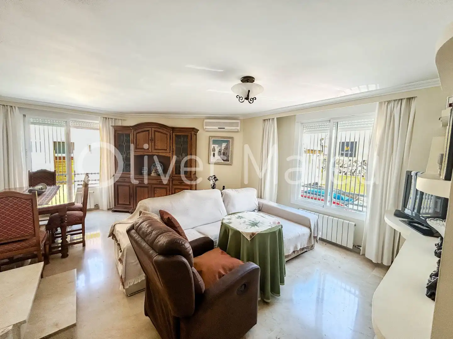 Wohnzimmer von Einfamilien-Reihenhaus zum Verkauf in  Palma de Mallorca mit Klimaanlage, Heizung und Terrasse