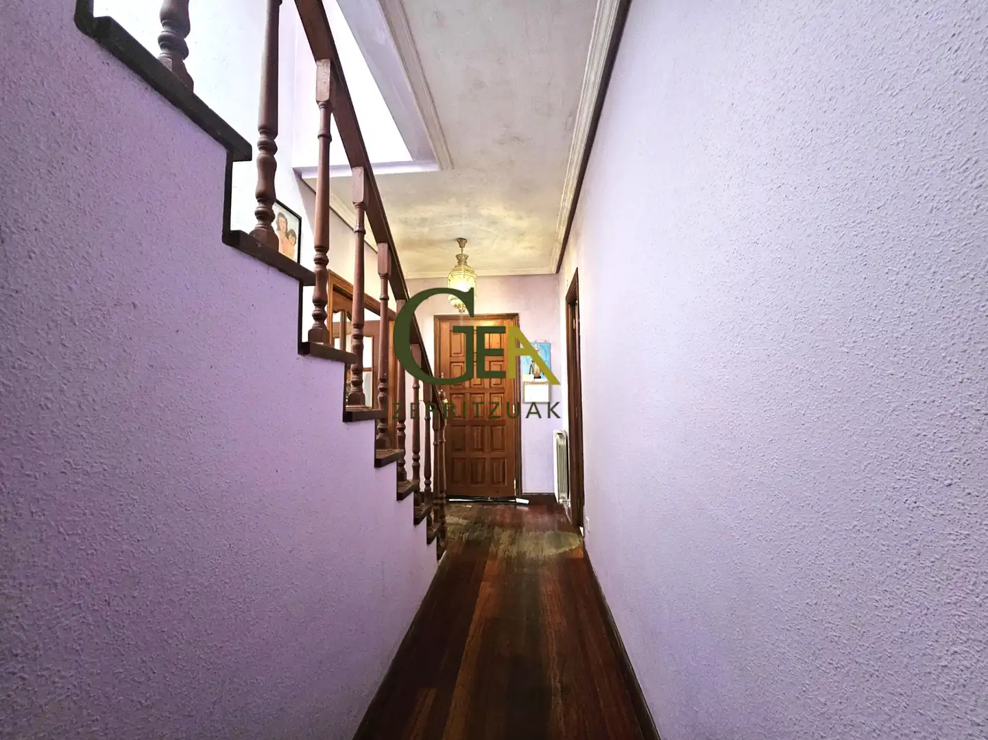 Einfamilien-Reihenhaus zum Verkauf in Alkiza mit Heizung, Privatgarten und Terrasse