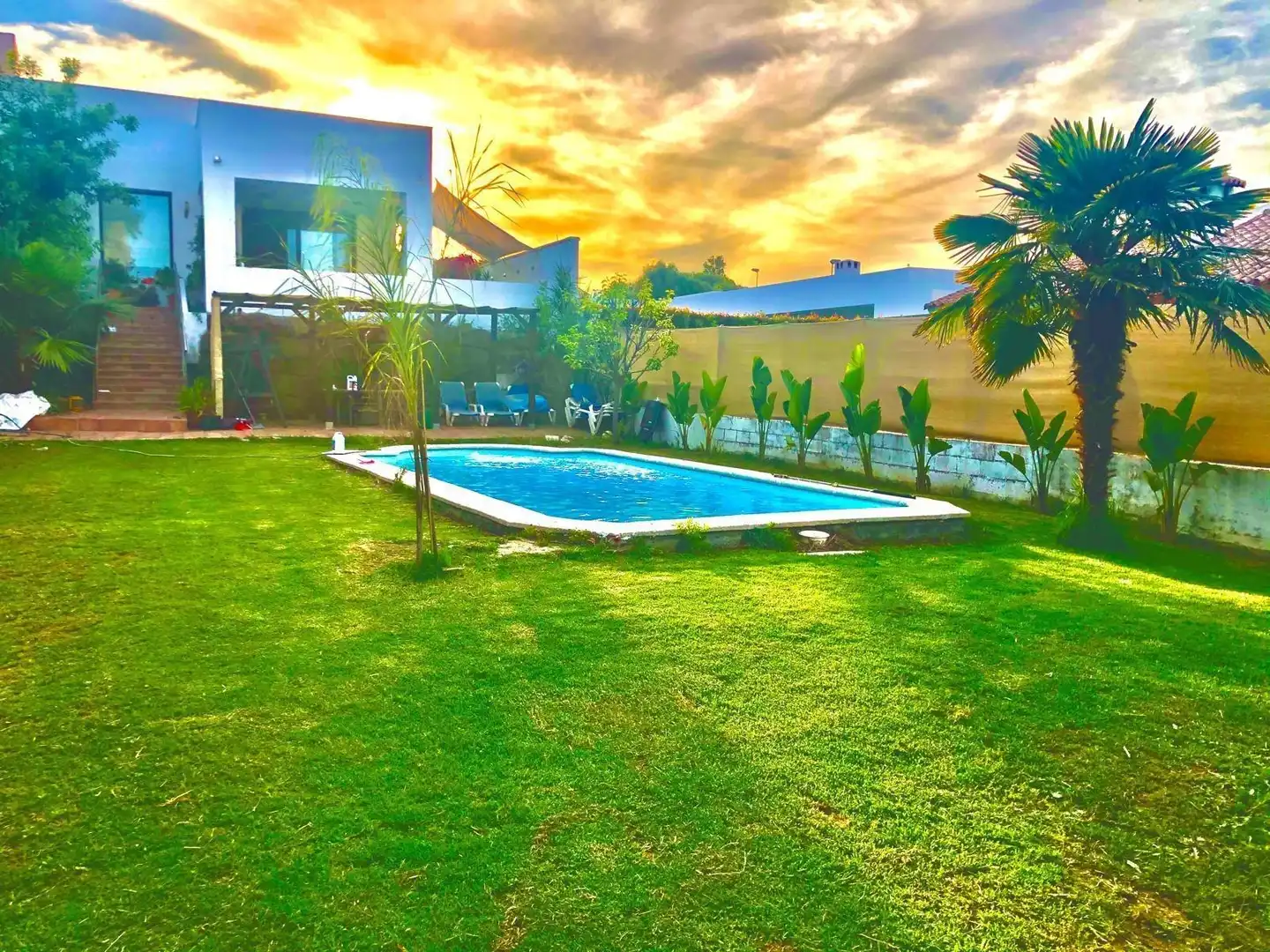 Schwimmbecken von Haus oder Chalet zum Verkauf in Algeciras mit Klimaanlage, Heizung und Privatgarten