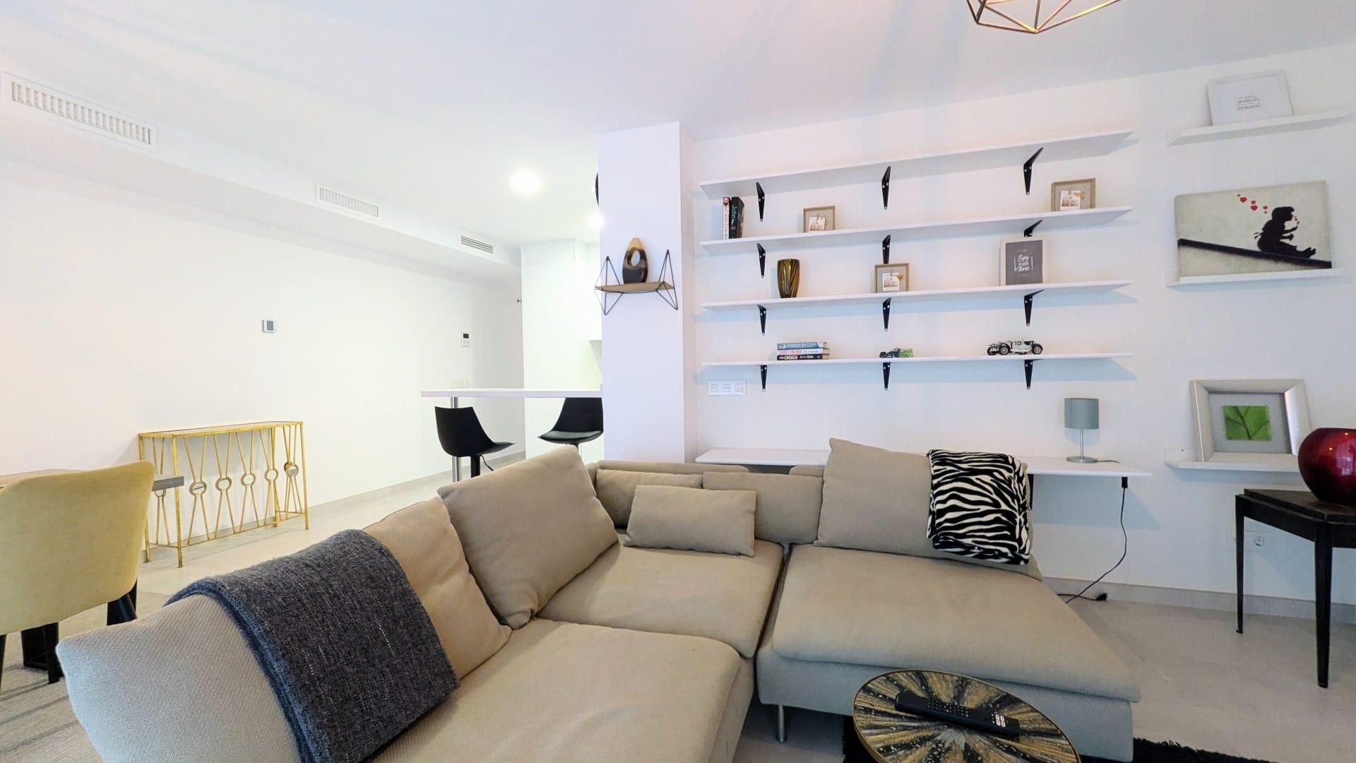 Sala d'estar de Pis de lloguer en Fuengirola amb Aire condicionat, Terrassa i Moblat