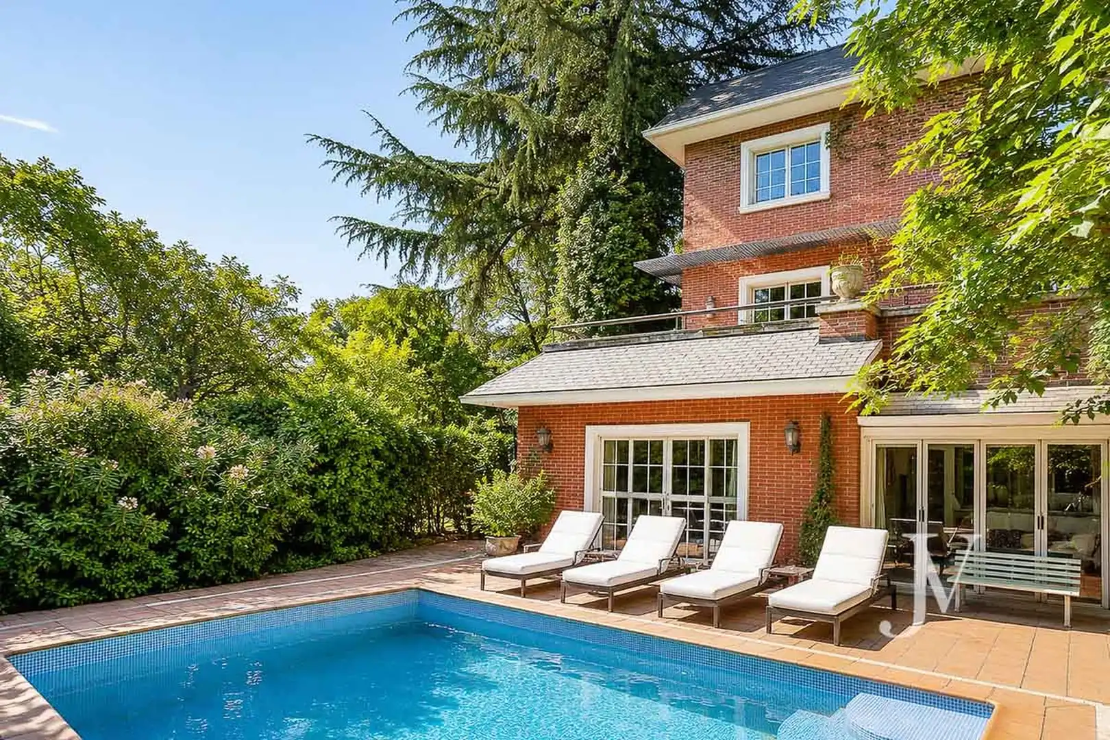Piscina de Casa o chalet en venta en Madrid con Aire acondicionado, Calefacción y Jardín privado