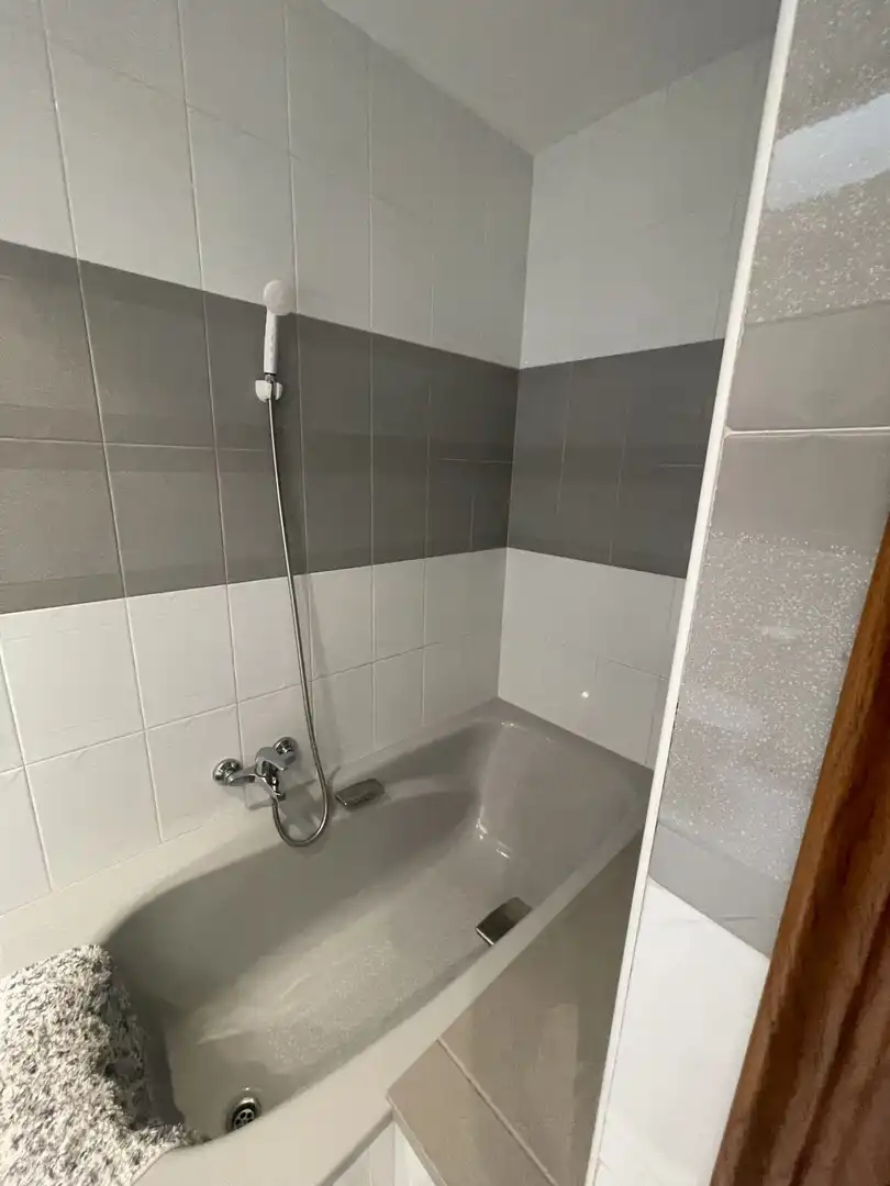 Baño de Casa adosada en venta en Porqueres con Aire acondicionado, Terraza y Balcón