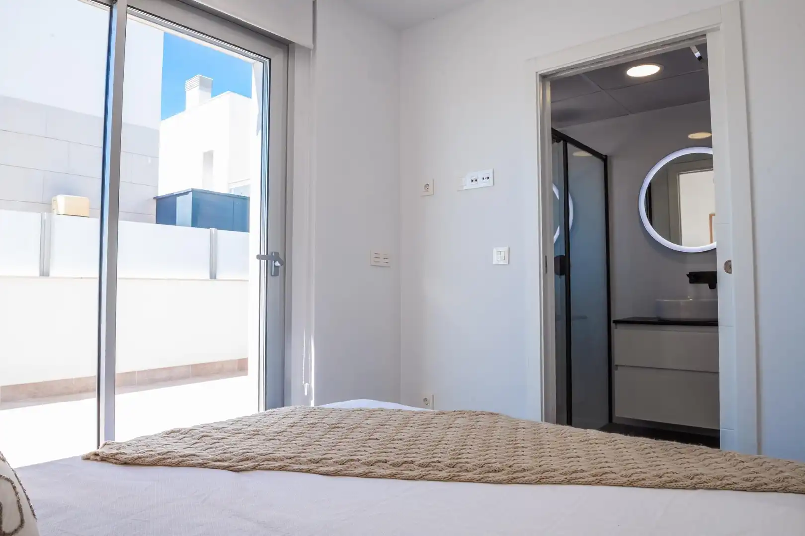Villa con piscina in vendita a Las Lomas de Rame - Bahía Bella, imagen 13