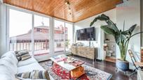 Living room of Duplex to rent in  Madrid Capital  with Air Conditioner, Heating and Parquet flooring