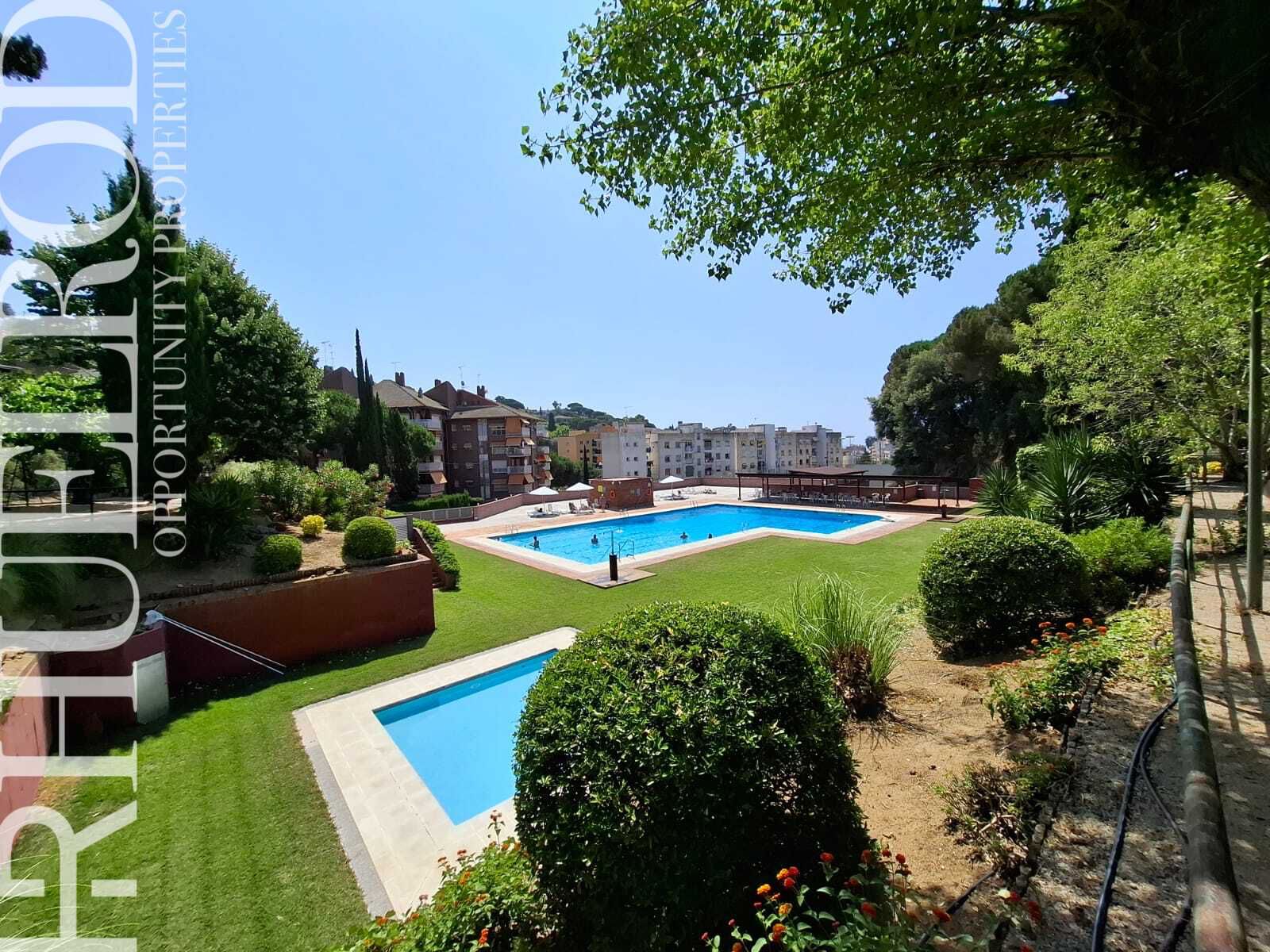 Piscina de Pis en venda en Sant Vicenç de Montalt amb Aire condicionat, Parquet i Terrassa