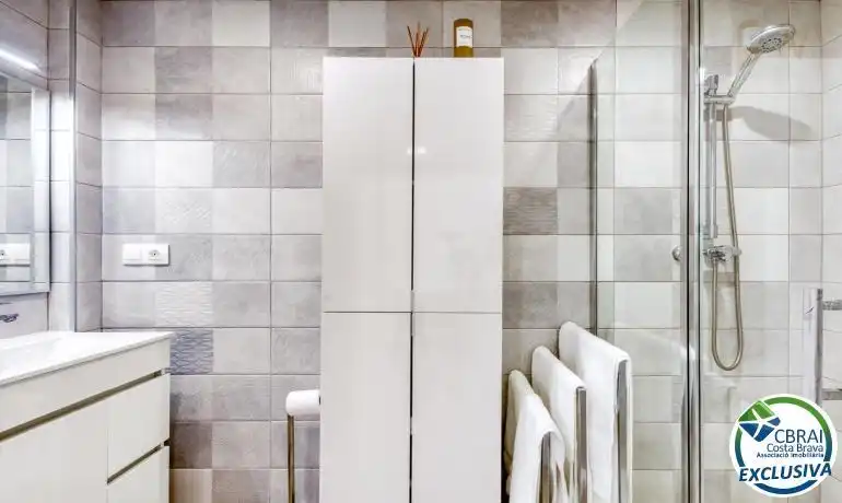 Baño de Piso en venta en Roses con Calefacción, Horno y Microondas