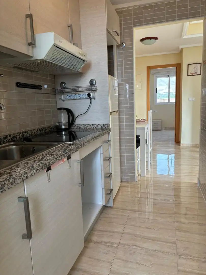 Cuina de Apartament de lloguer en Benidorm amb Aire condicionat, Calefacció i Terrassa