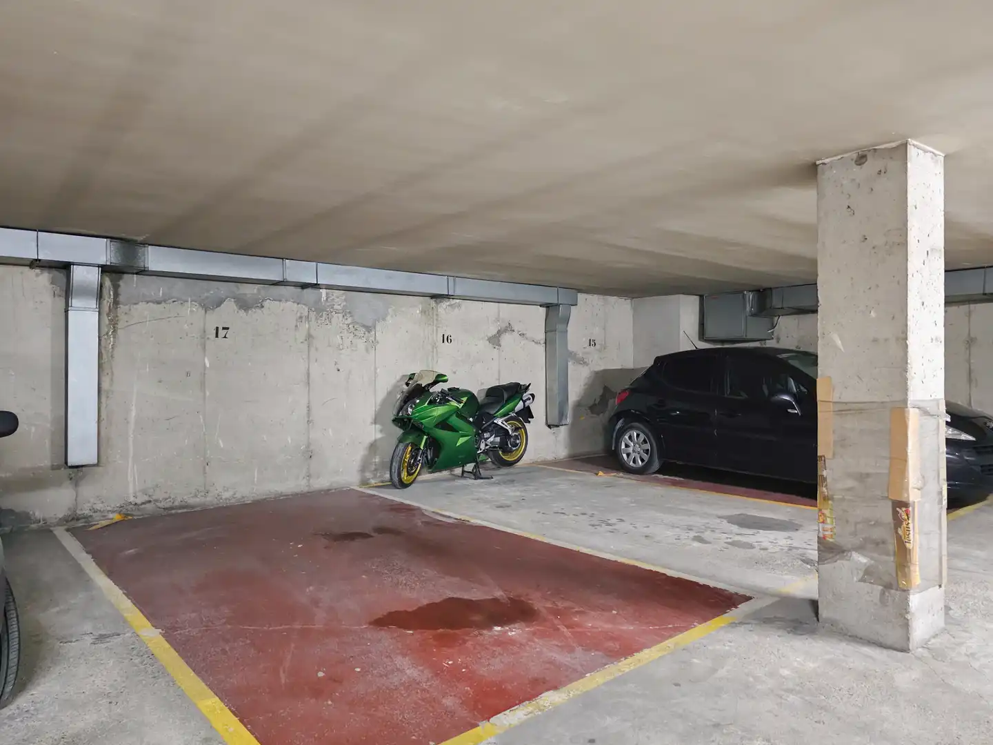 Parkplatz von Garage zum Verkauf in Utebo