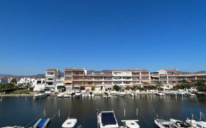 Vista exterior de Apartament en venda en Empuriabrava amb Aire condicionat