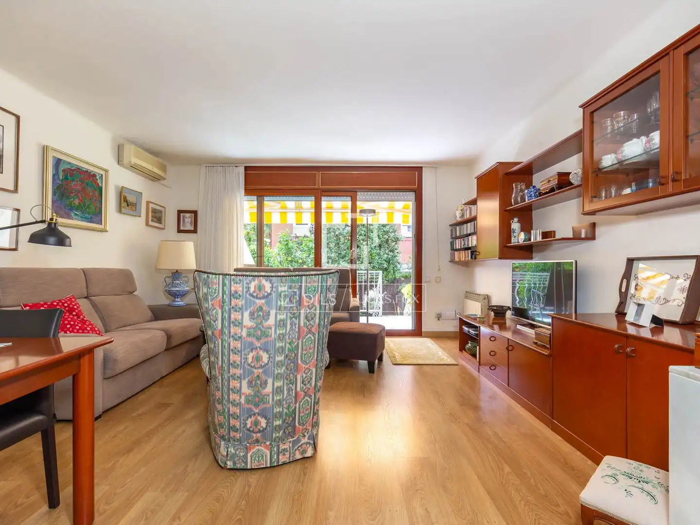 Sala de estar de Casa o chalet en venta en Sant Just Desvern con Aire acondicionado, Calefacción y Jardín privado