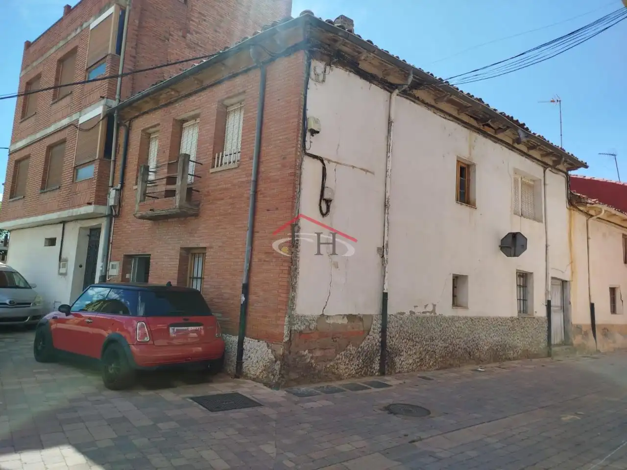 Exterior view of Houses for sale in Mansilla de las Mulas  with Storage room