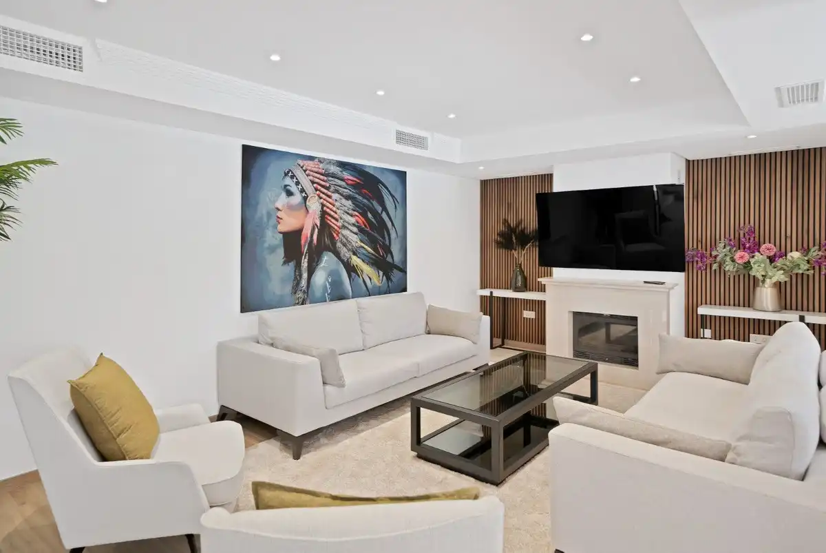 Sala d'estar de Casa o xalet en venda en Marbella amb Aire condicionat, Calefacció i Jardí privat