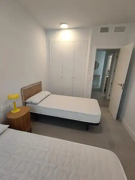 Habitación de Ático de alquiler en Estepona con Aire acondicionado, Calefacción y Jardín privado