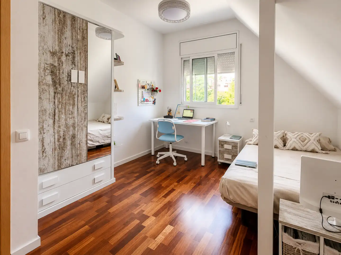 Habitación de Casa o chalet en venta en Vallirana con Jardín privado, Parquet y Terraza