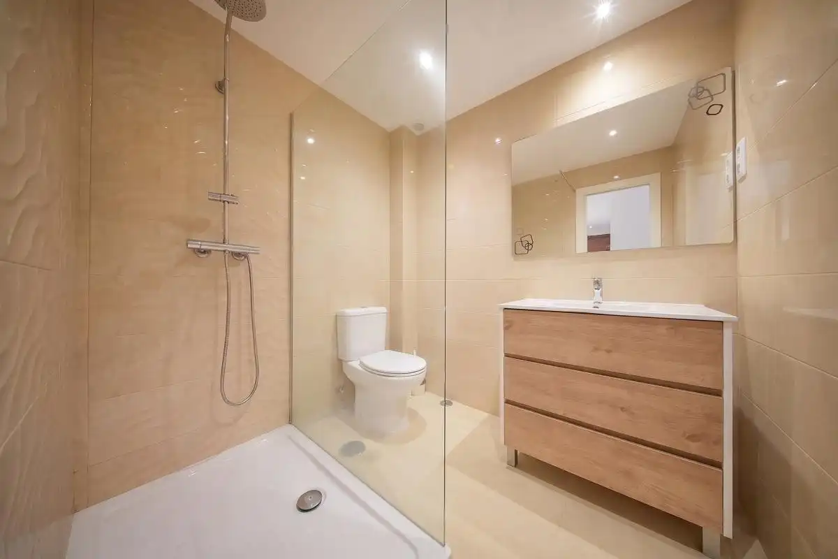 Baño de Planta baja en venta en Alovera con Aire acondicionado, Calefacción y Jardín privado