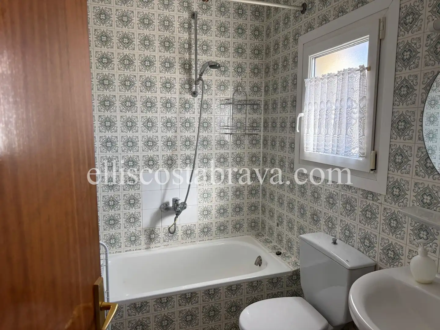 Badezimmer von Haus oder Chalet zum Verkauf in L'Estartit mit Heizung, Privatgarten und Terrasse